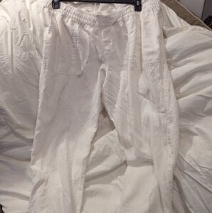 White linen crop pants